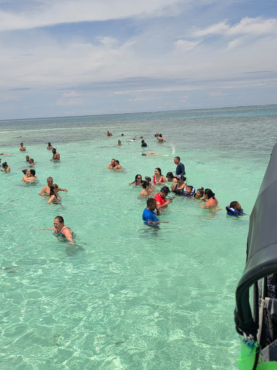 Turquoise water and palm trees in the San Blas Islands, Panama